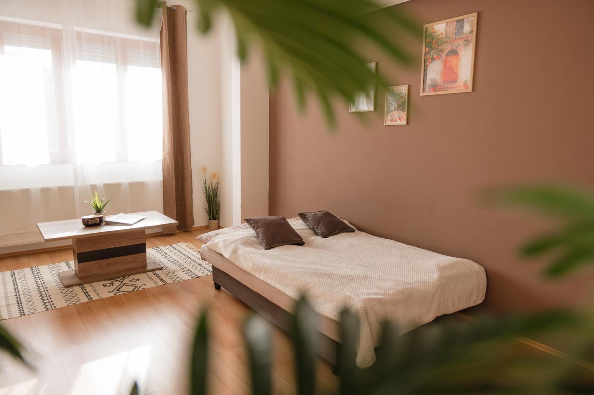 Panorama Apartment Gyor Bagian luar foto