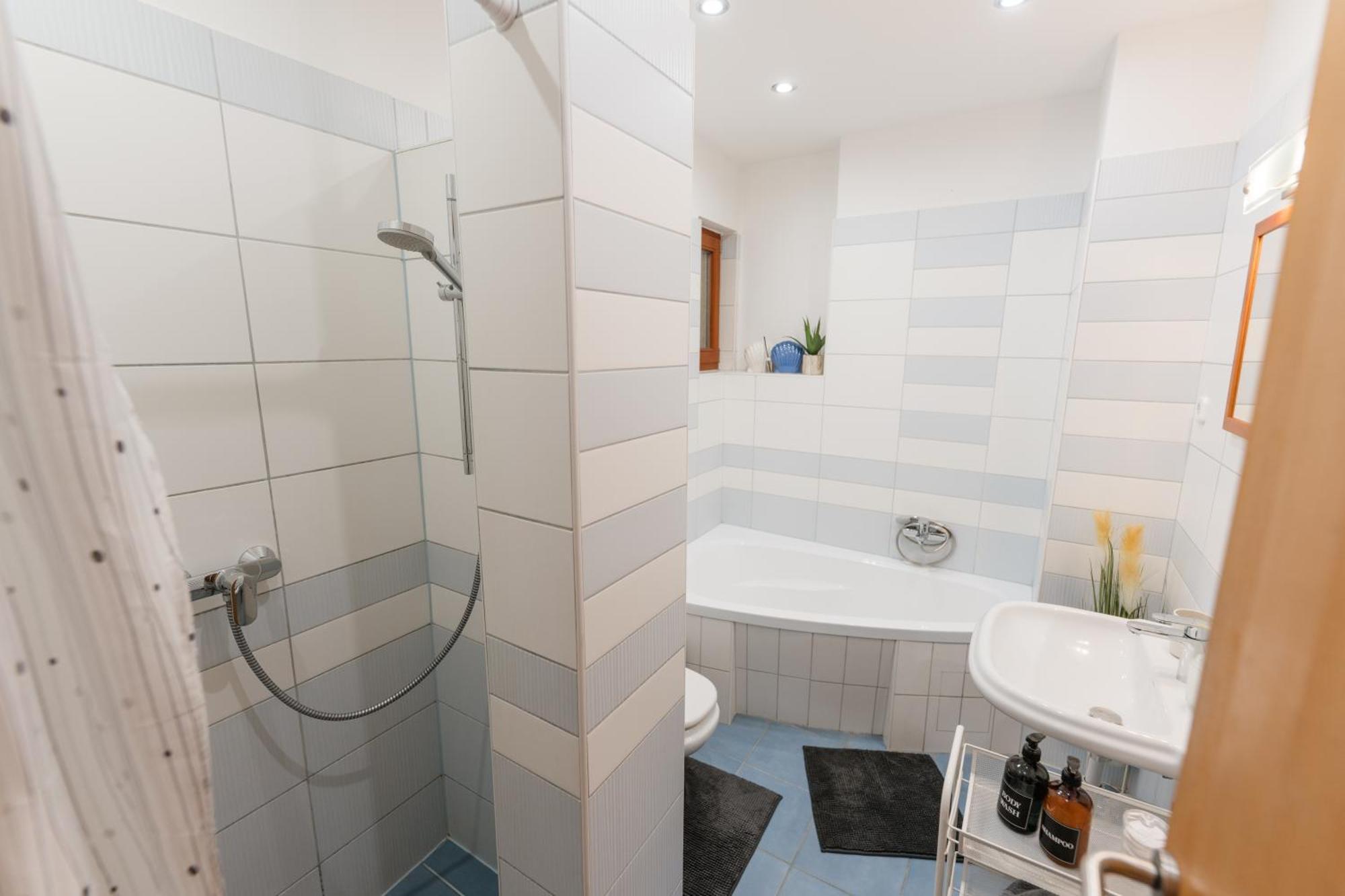 Panorama Apartment Gyor Bagian luar foto